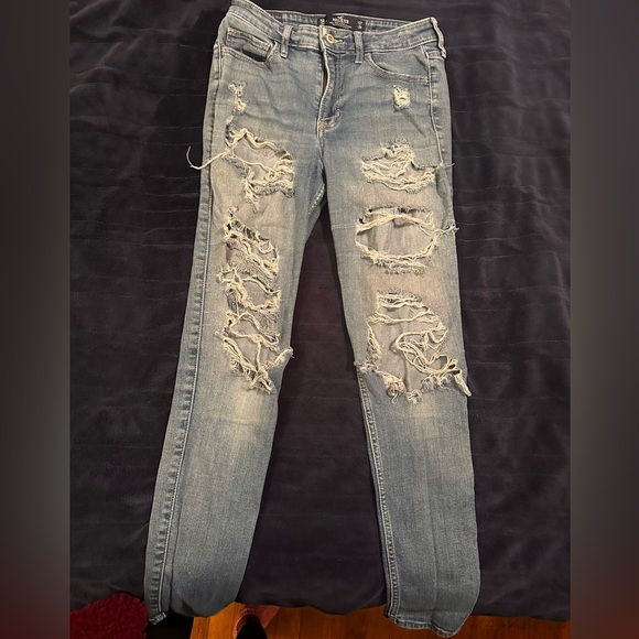 Ripped Hollister jeans - Picture 2 of 3